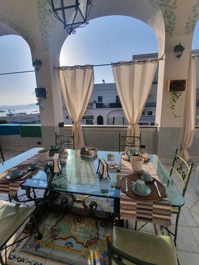לינה וארוחת בוקר איסקיה La Finestra Sul Mare מראה חיצוני תמונה