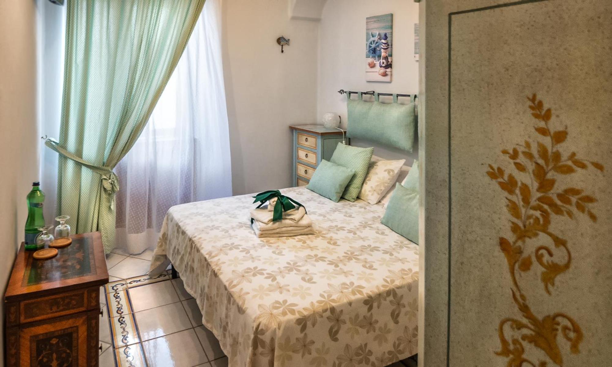 לינה וארוחת בוקר איסקיה La Finestra Sul Mare מראה חיצוני תמונה
